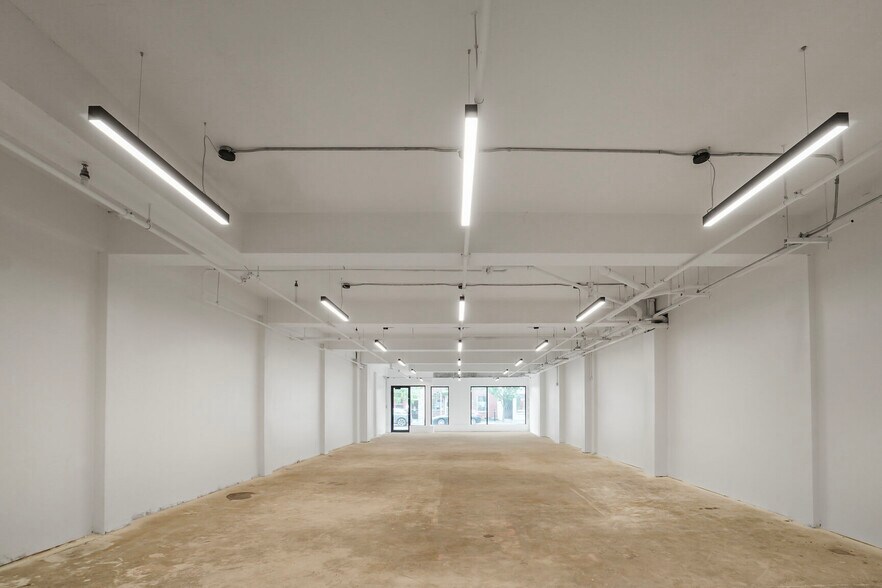 More Photos Of 7472-7480 Rue Saint-Hubert, Montréal Storefront Retail Office For Sale