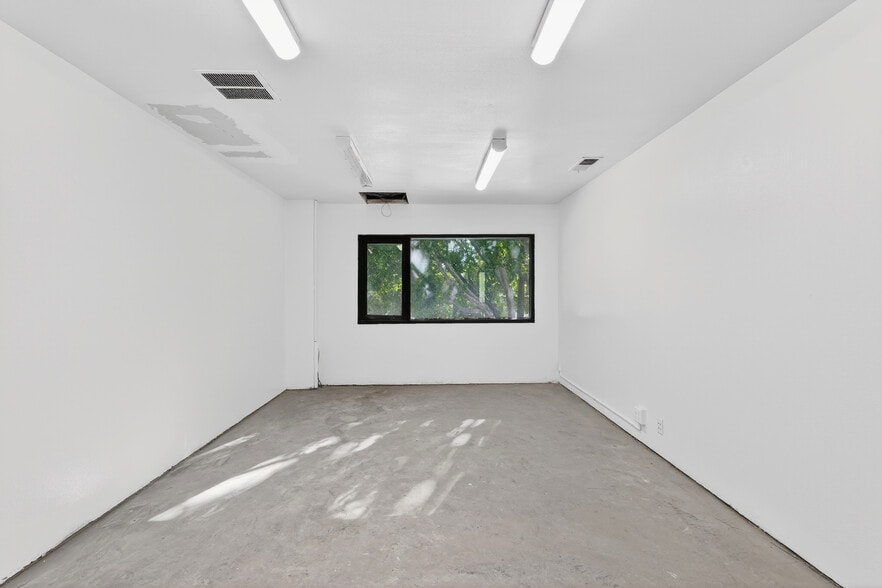 More Photos Of 5411 Valley Blvd, Los Angeles Warehouse For Lease