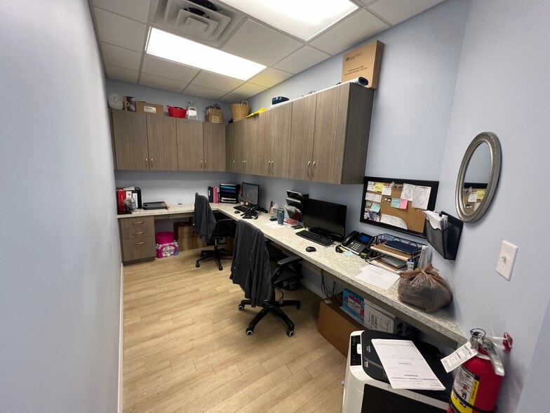 More Photos Of 13135 Kings Lake Dr, Gibsonton Medical For Lease