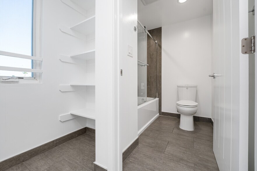 More Photos Of 10706 Camarillo St, Toluca Lake Apartments For Sale