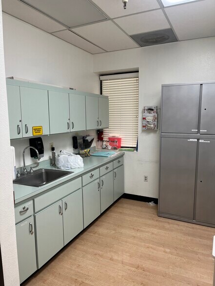 More Photos Of 7601 Hospital Dr, Sacramento Medical For Sale