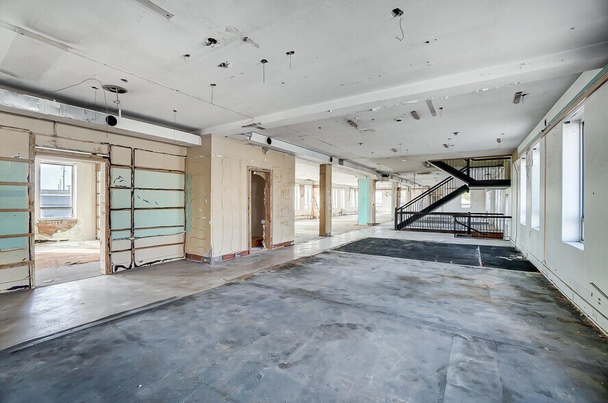 More Photos Of 311 S Main St, Celina Office For Sale