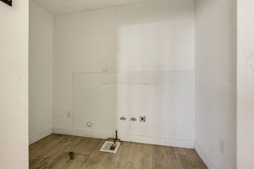 More Photos Of 120 E Main St, Ashland Freestanding For Sale