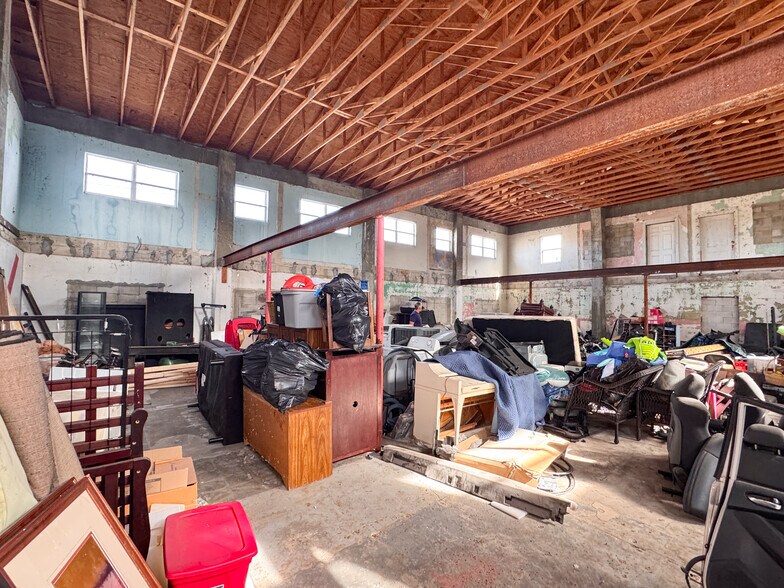 More Photos Of 701 W King St, Cocoa Warehouse For Sale
