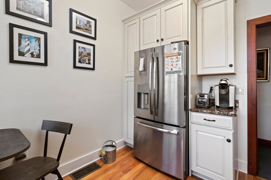 More Photos Of 19 Riberia St, Saint Augustine Office For Sale