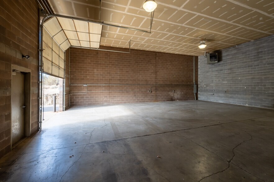 More Photos Of 736 SW Umatilla Ave, Redmond Warehouse For Lease