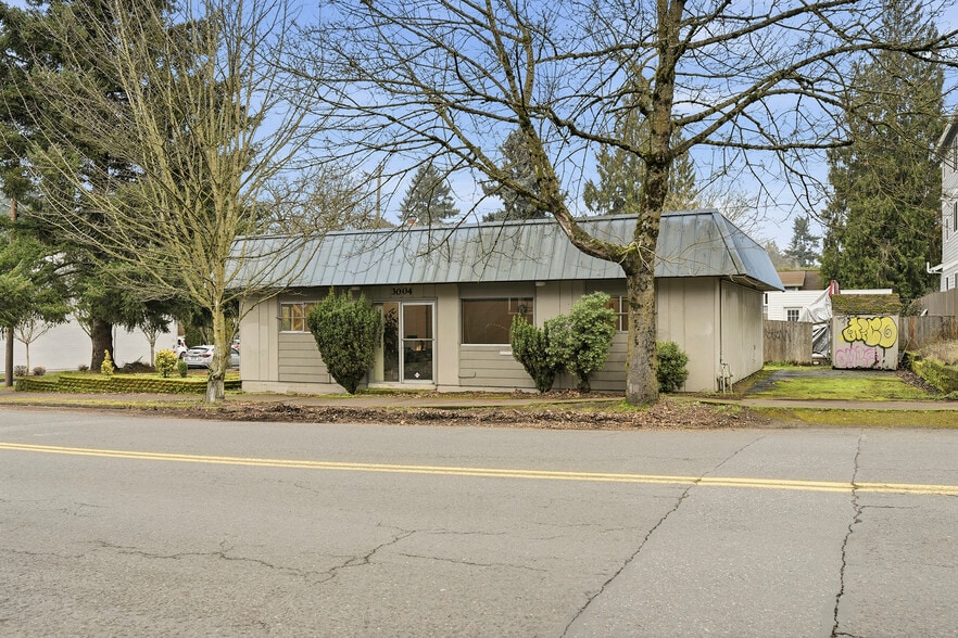 More Photos Of 3004 SE 50th Ave, Portland Office For Sale