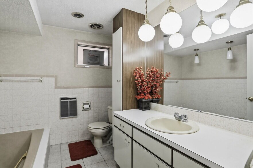 More Photos Of 501 S Breezewood Rd, Breezewood Specialty For Sale