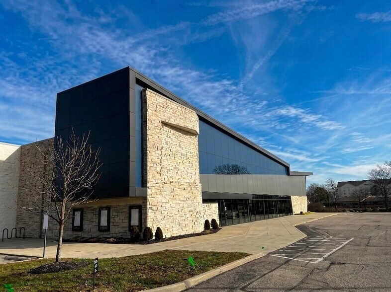 Primary Photo Of 4780 Cornell Rd, Cincinnati Movie Theatre For Sale