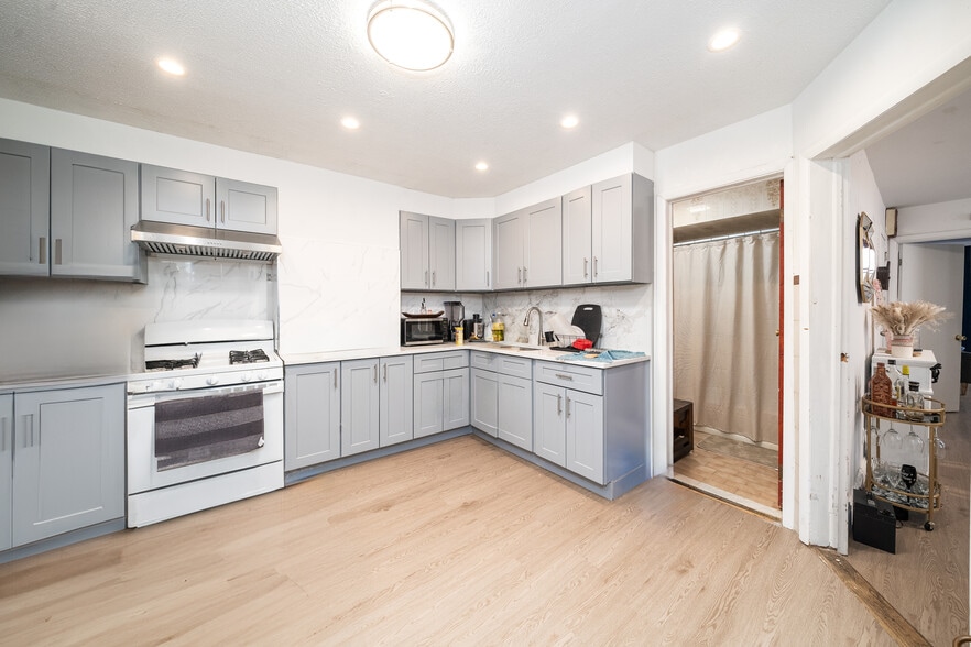 More Photos Of 103-105 Devon St, Kearny Apartments For Sale