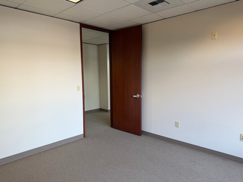 More Photos Of 3302 Fuhrman Ave E, Seattle Office For Lease