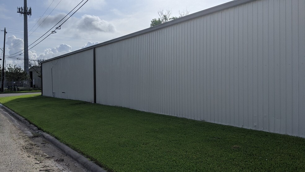 More Photos Of 6504 McGrew St, Houston Warehouse For Lease