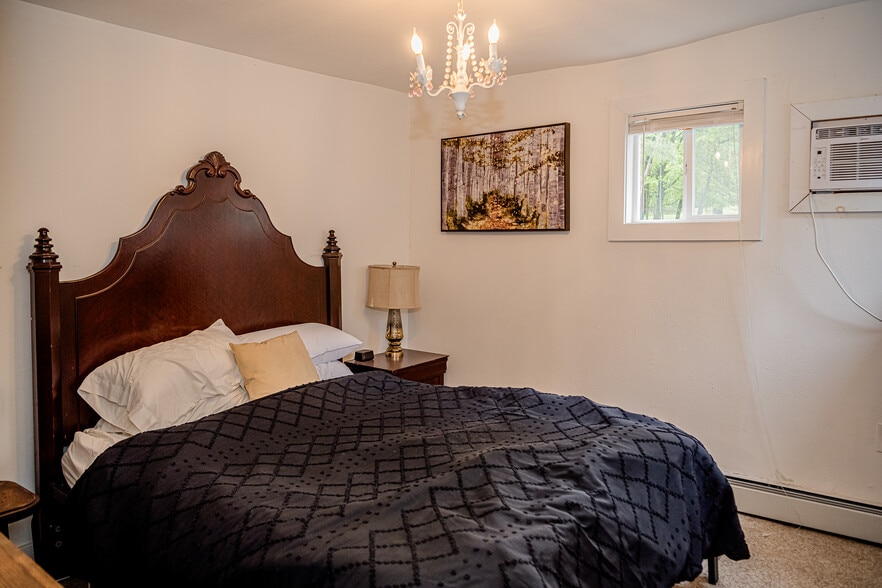 More Photos Of 2735 PA-390, Canadensis Hospitality For Sale