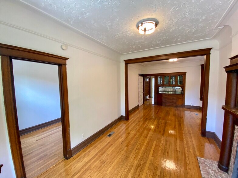 More Photos Of 2439 N Seminary Ave, Chicago Apartments For Sale