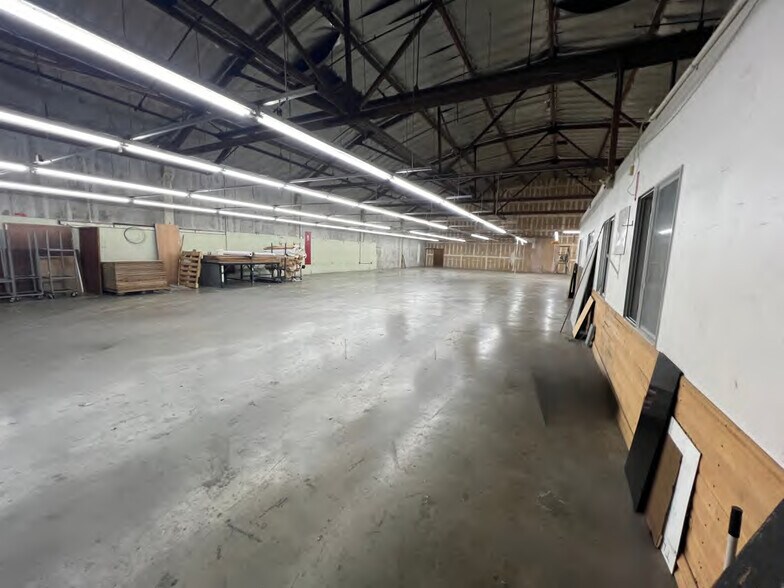 More Photos Of 630 S Clarence St, Los Angeles Manufacturing For Lease