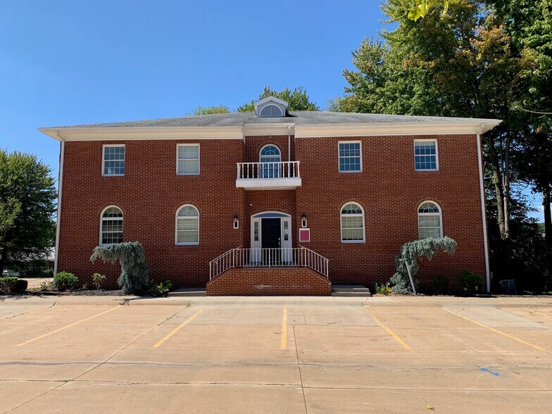 More Photos Of 308 N Cleveland Massillon Rd, Akron Office For Lease