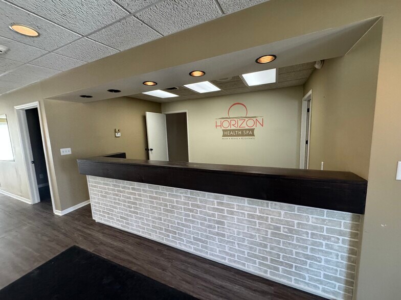 More Photos Of 1112 E Railroad St, Sandwich Office For Sale