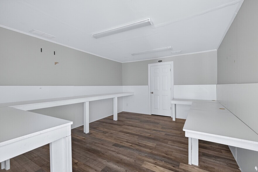 More Photos Of 4109 Robinson St, Covington Freestanding For Sale