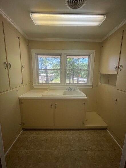 More Photos Of 203 N Hamilton St, Williamston Medical For Sale