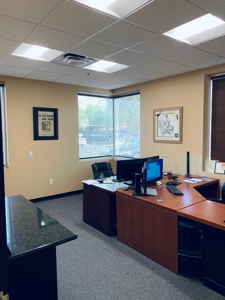 More Photos Of 2060 W Whispering Wind Dr, Phoenix Medical For Sale