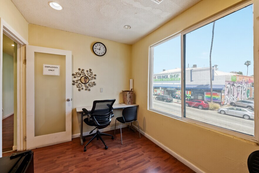 More Photos Of 355-359 N Fairfax Ave, Los Angeles Storefront Retail Office For Lease