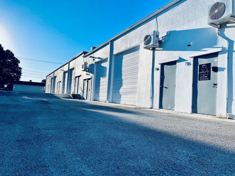 More Photos Of 1109 Okeechobee Rd, West Palm Beach Warehouse For Lease