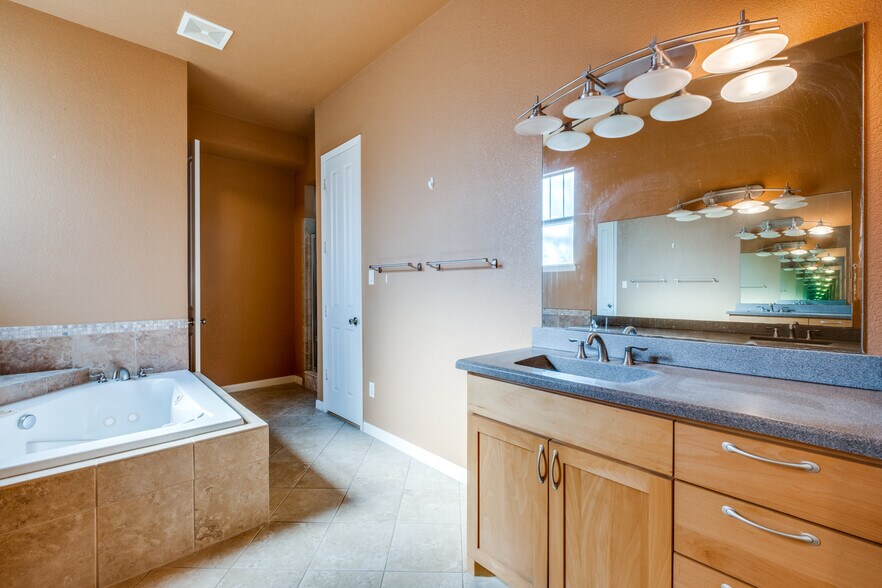 More Photos Of 2002 Moser Ave, Dallas Land For Sale