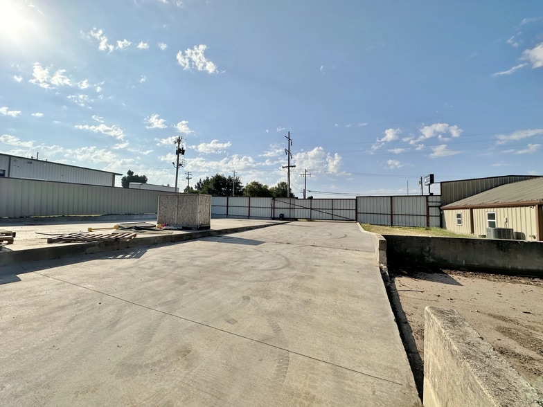 More Photos Of 3105 E Reno Ave, Oklahoma City Warehouse For Lease