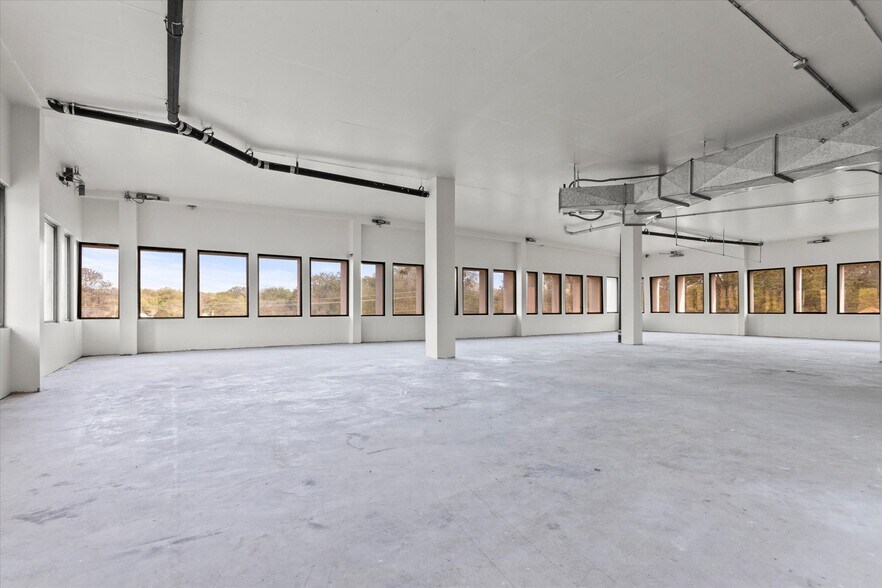 More Photos Of 510 E Laurel St, Scottsboro Loft Creative Space For Lease