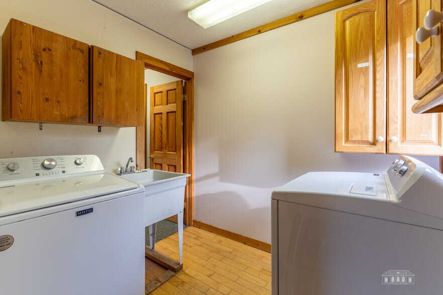More Photos Of 1915 Saranac Ave, Lake Placid General Retail For Sale