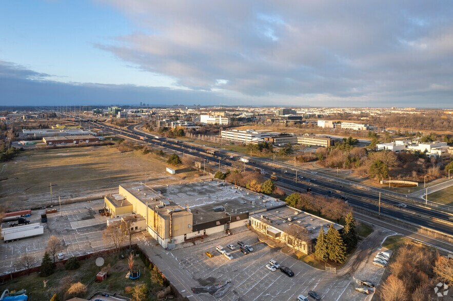 More Photos Of 2442 S Sheridan Way, Mississauga Manufacturing For Sale