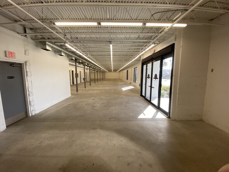 More Photos Of 4310 E Broadway Ave, Tampa Light Distribution For Lease