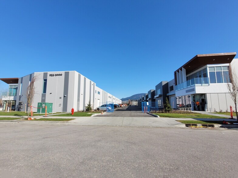 More Photos Of 950 Seaborne Av, Port Coquitlam Warehouse For Sale