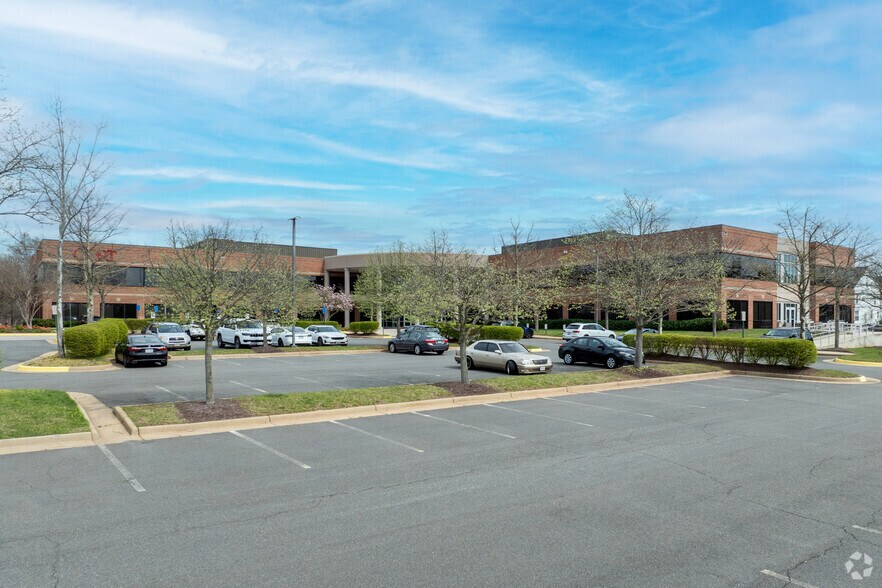 More Photos Of 14850 Conference Center Dr, Chantilly Office For Lease