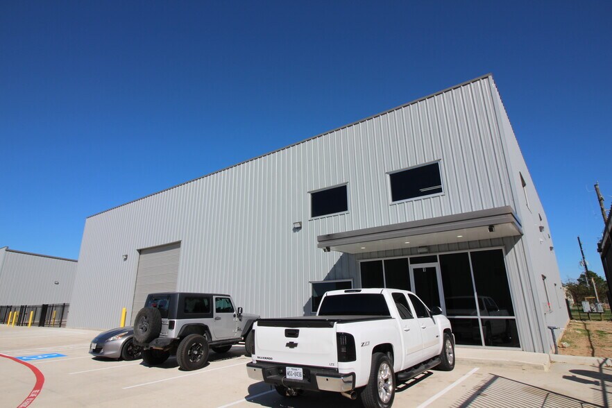 More Photos Of 6702 Theall Rd, Houston Industrial For Sale