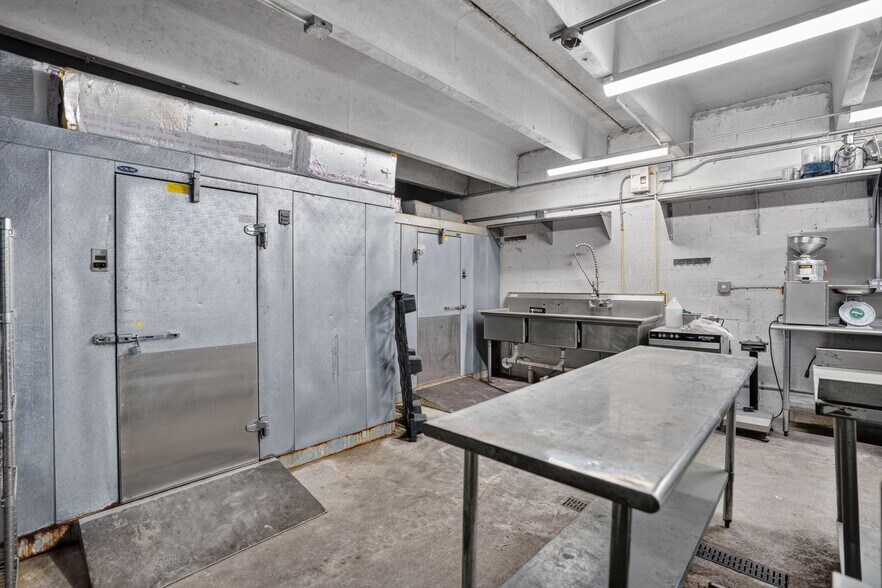 More Photos Of 8485-8499 NW 54th St, Miami Warehouse For Sale