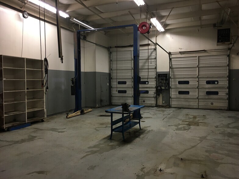 More Photos Of 2117 Shorter Ave SW, Rome Auto Repair For Sale