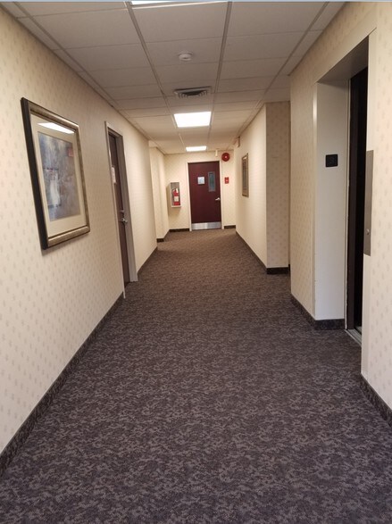 More Photos Of 100 Broadhollow Rd, Farmingdale Office For Lease