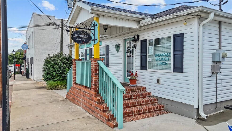 Primary Photo Of 107 W Curtis St, Simpsonville Freestanding For Sale