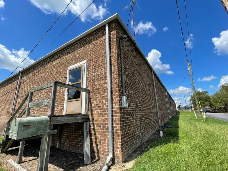 More Photos Of 161-173 S Winstead Ave, Rocky Mount Office For Lease