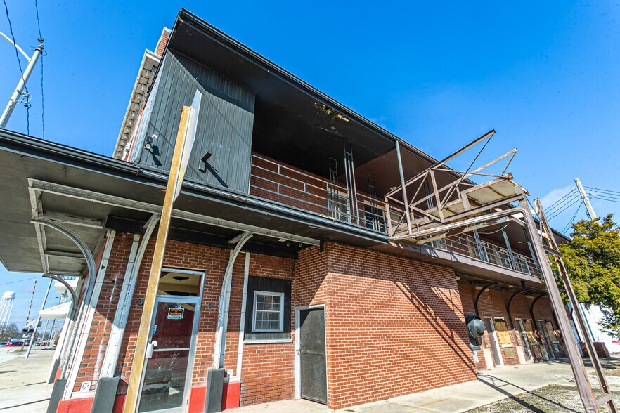 More Photos Of 200 E Main St, Hoopeston Hotel For Sale