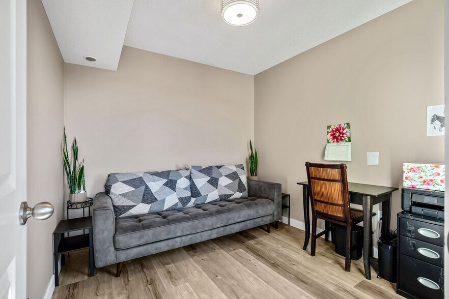 More Photos Of 2226 Westmount Rd NW, Calgary Apartments For Sale