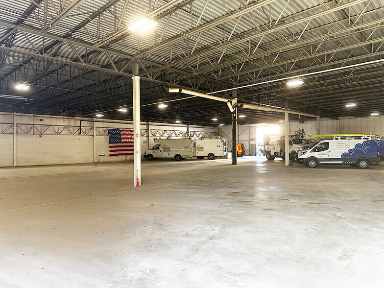 More Photos Of 15 Bradco St, Keene Distribution For Lease