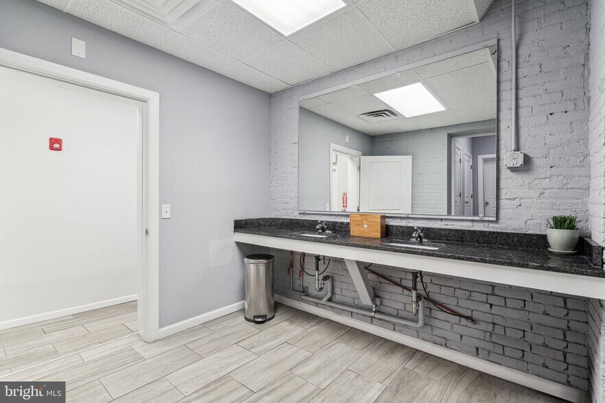More Photos Of 813-817 N 5th St, Philadelphia Apartments For Lease