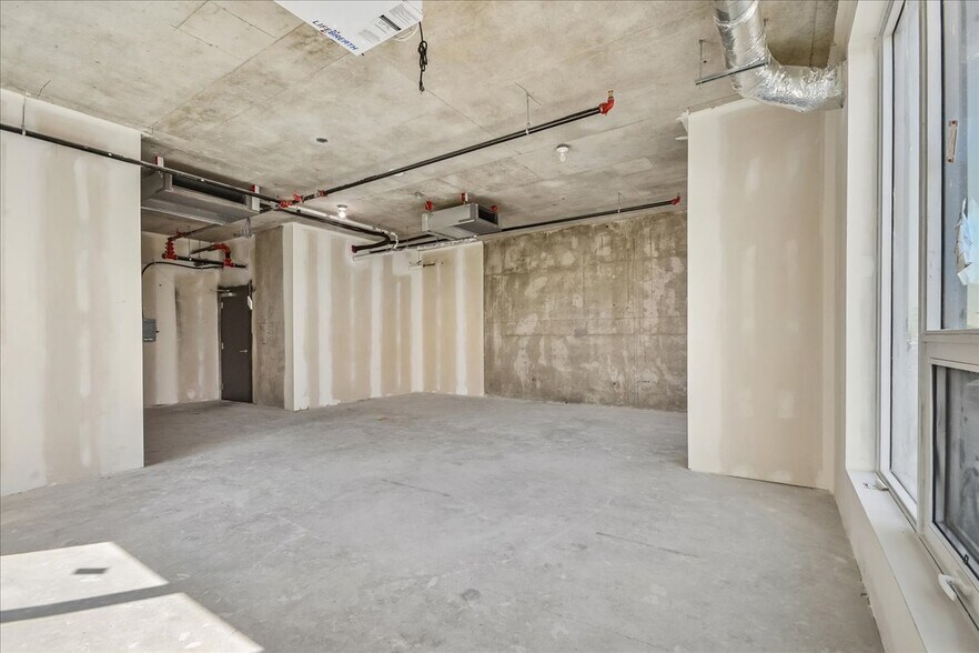 More Photos Of 600 Dixon Rd, Toronto Hotel For Sale