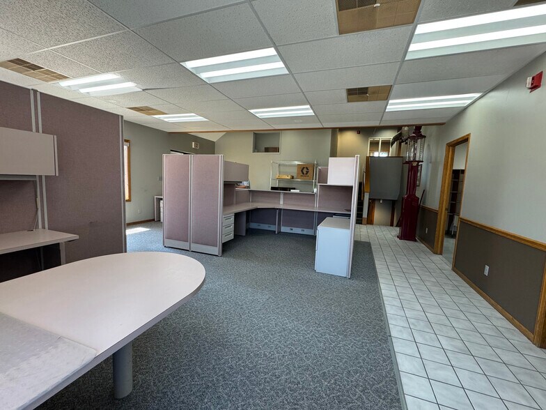 More Photos Of 1160 Lincoln St, Blair Light Manufacturing For Sale