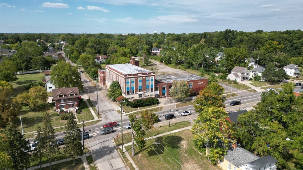 More Photos Of 131 University Dr, Pontiac Health Club For Sale