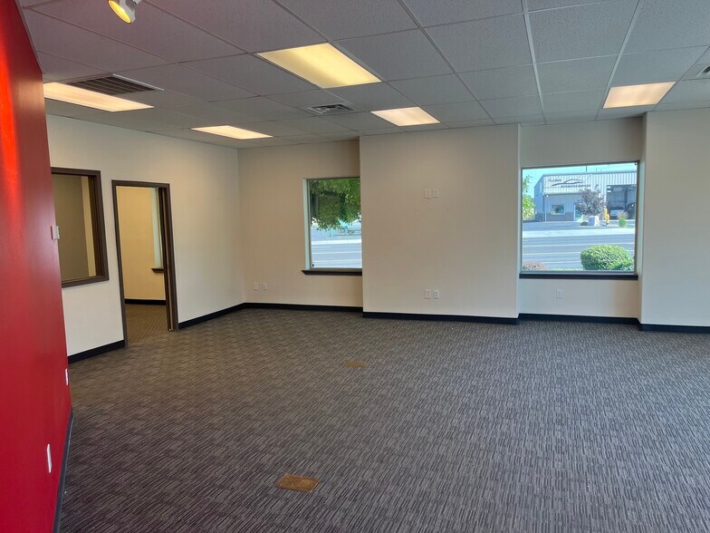 More Photos Of 8601 W Clearwater Ave, Kennewick Office For Lease