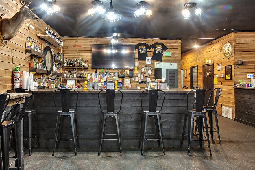 More Photos Of 418 Washington St, Chattahoochee Storefront For Sale