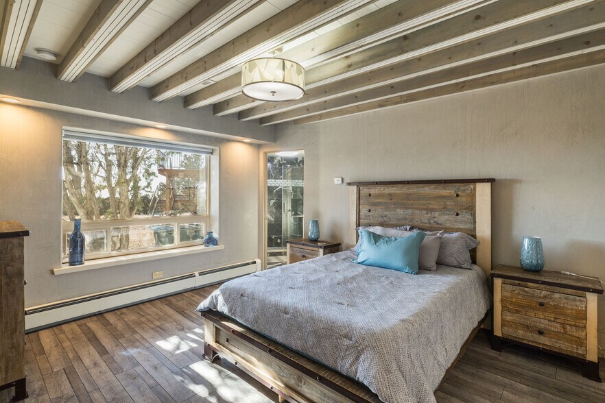 More Photos Of 102 Rabbit Rd, Santa Fe Specialty For Sale